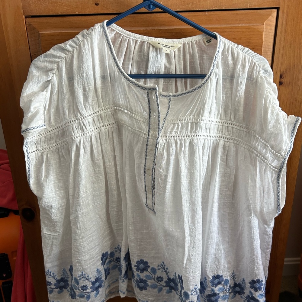 Max Studio White and Blue Relaxed Blouse with Short Sleeves